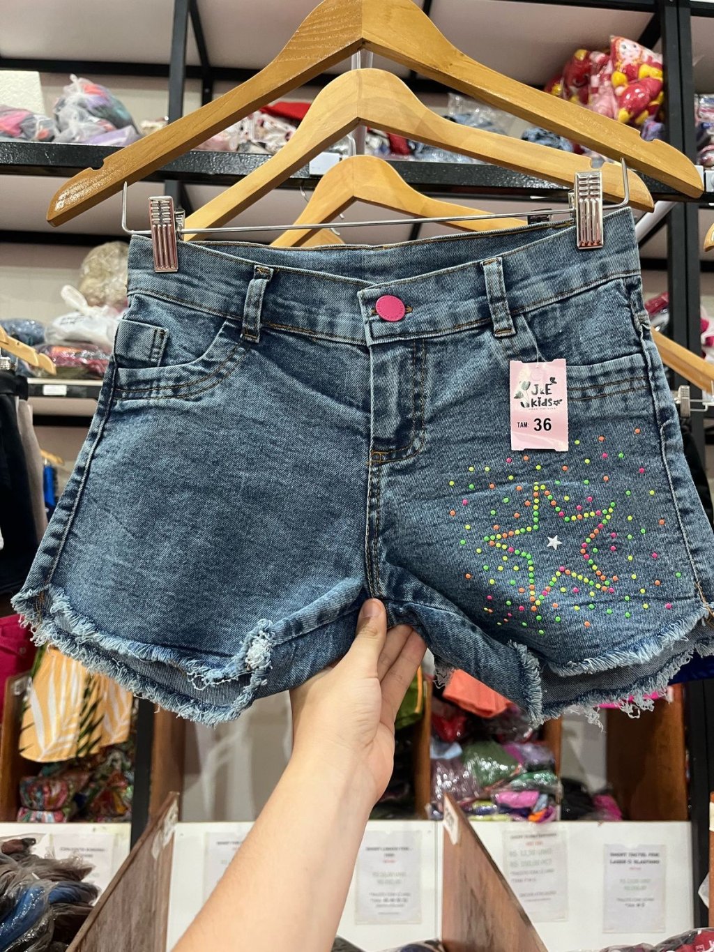 Short jeans juvenil - aplique 