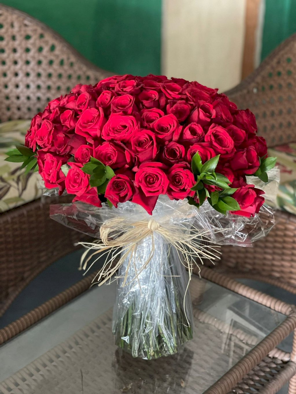 RAMALHETE C/ 100 ROSAS VERMELHAS (1825)