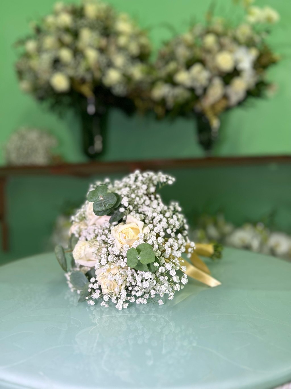 Buquê de Noiva Clássico com Rosas Brancas (1925)