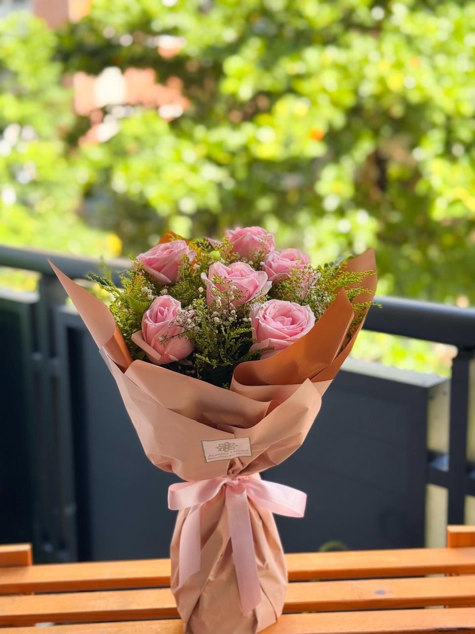 RAMALHETE COM 6 ROSAS COR-DE-ROSA (1902)