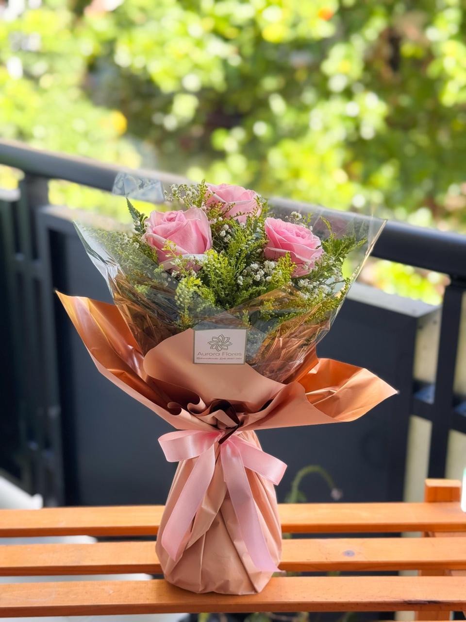 RAMALHETE COM 3 ROSAS COR-DE-ROSA (1904)