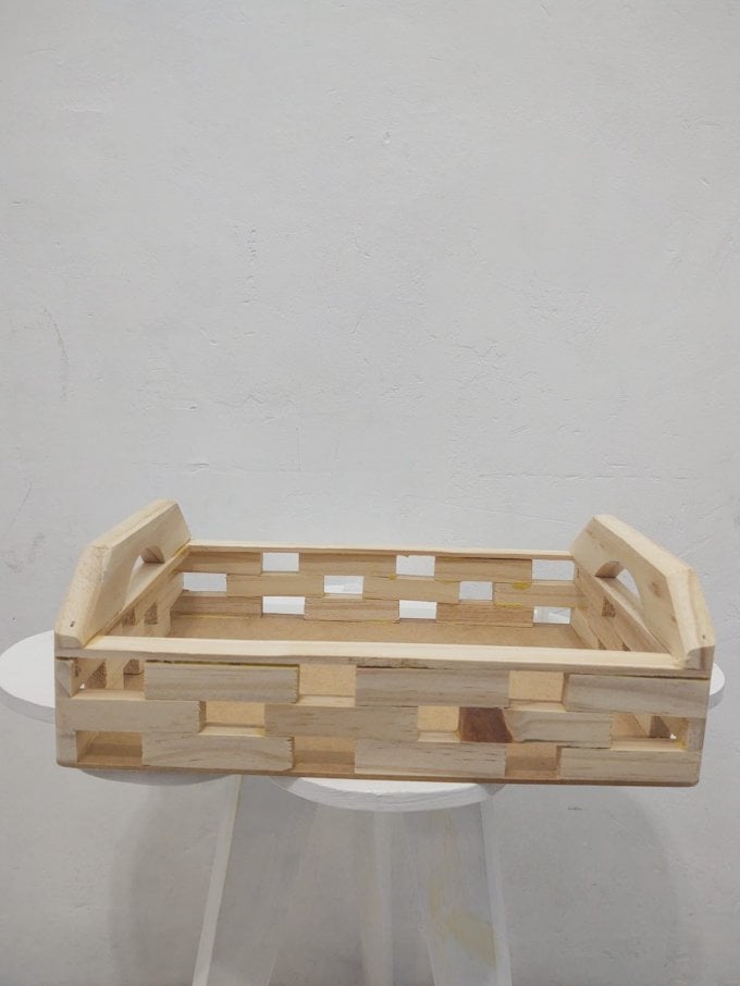 BANDEJA DE MADEIRA COM ALCA DE MADEIRA MEDIA