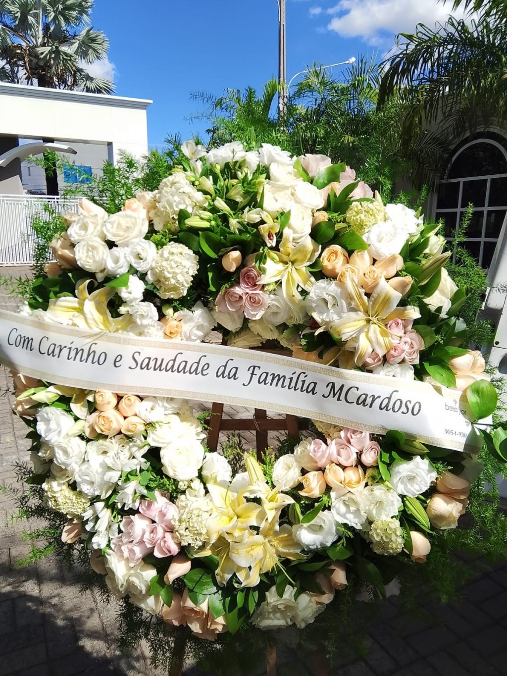 Coroa Funebre Jaspe com flores nobres