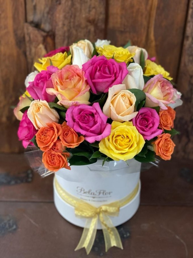 Bac à Fleurs com Rosas Coloridas