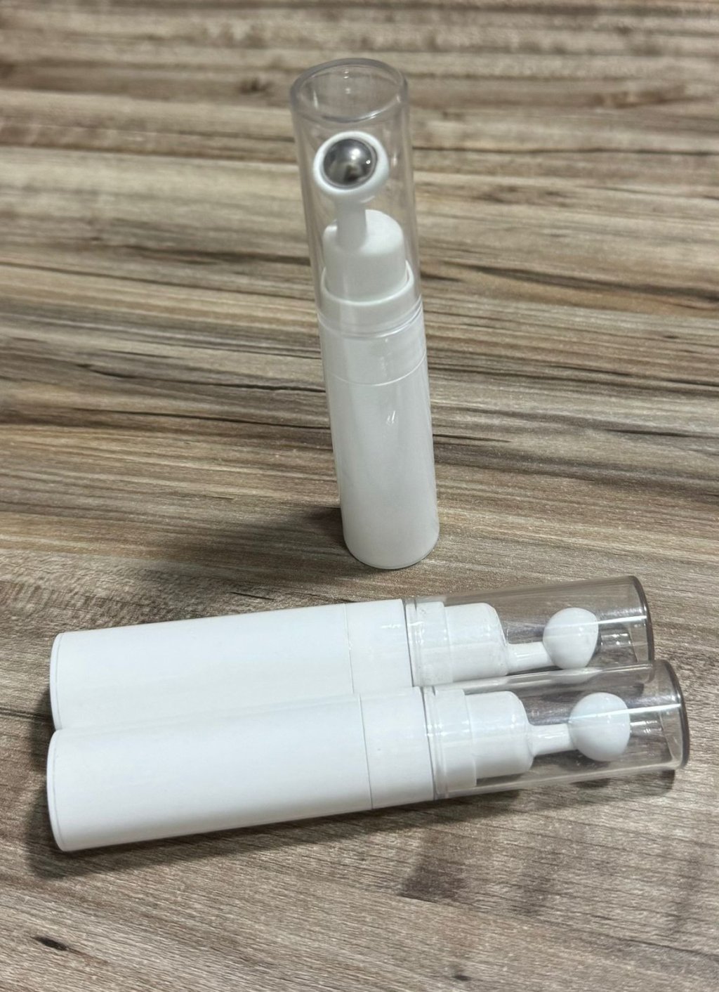 RECIPIENTE PARA ÓLEO HIDRATANTE DE CUTÍCULAS COM ESFERA MASSAGEADORA