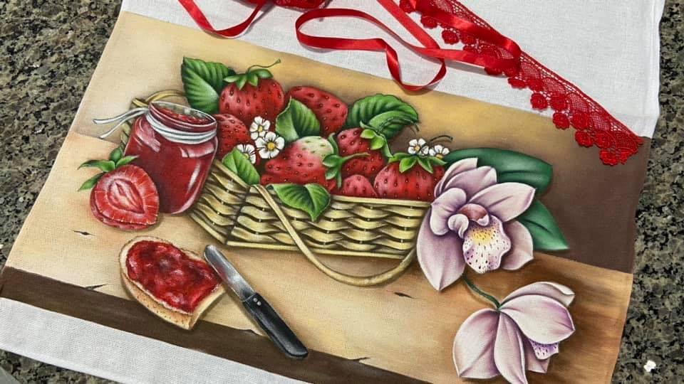 Morangos na cestaria com orquídea no YouTube 