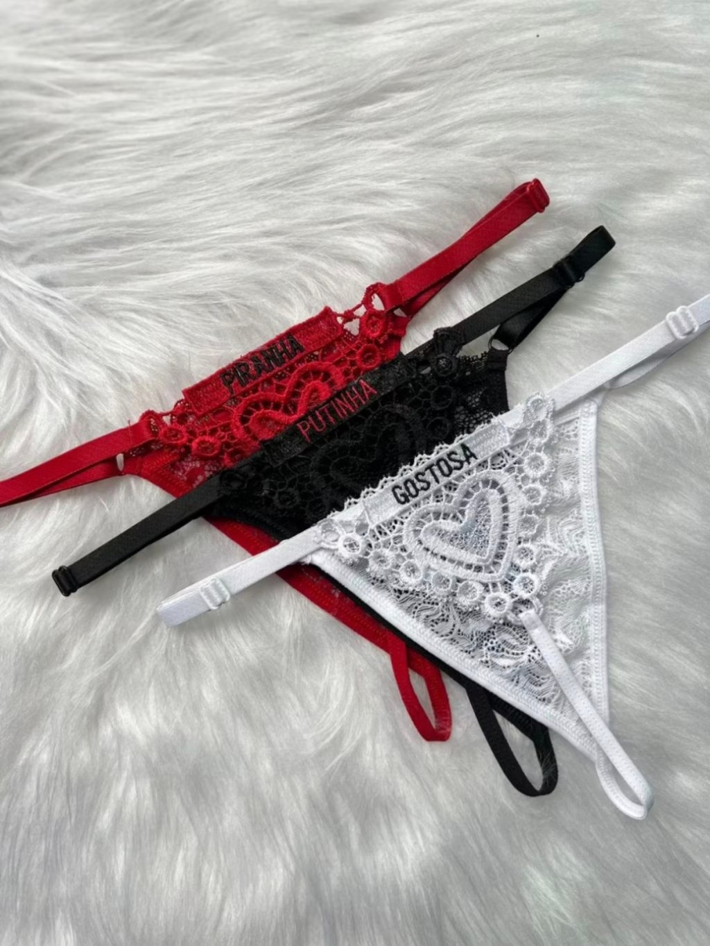 Calcinha coração bordado 