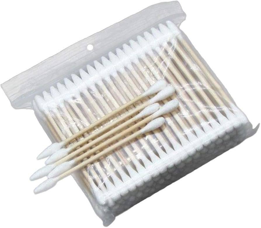 Palito com algodão e contonete na ponta