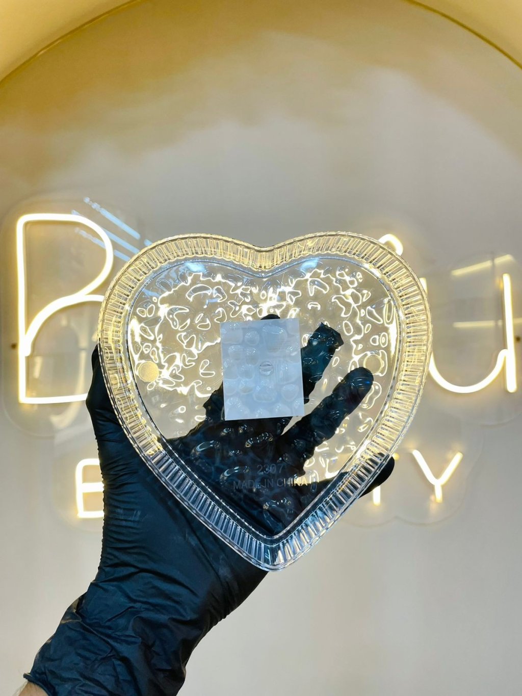 Bandeja pequena coração acrílico 