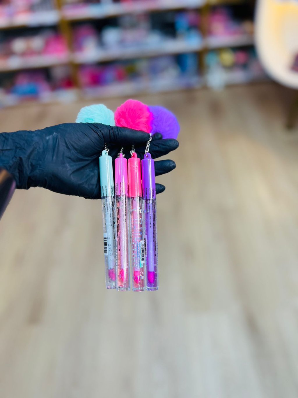 lip gloss com pompom na ponta pumpling amor&anjo