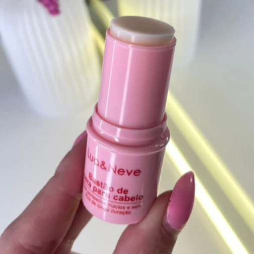 Cera para Cabelo em Bastão Lua e Neve Zero Frizz Fixação Forte Sem Resíduos Acabamento Natural!