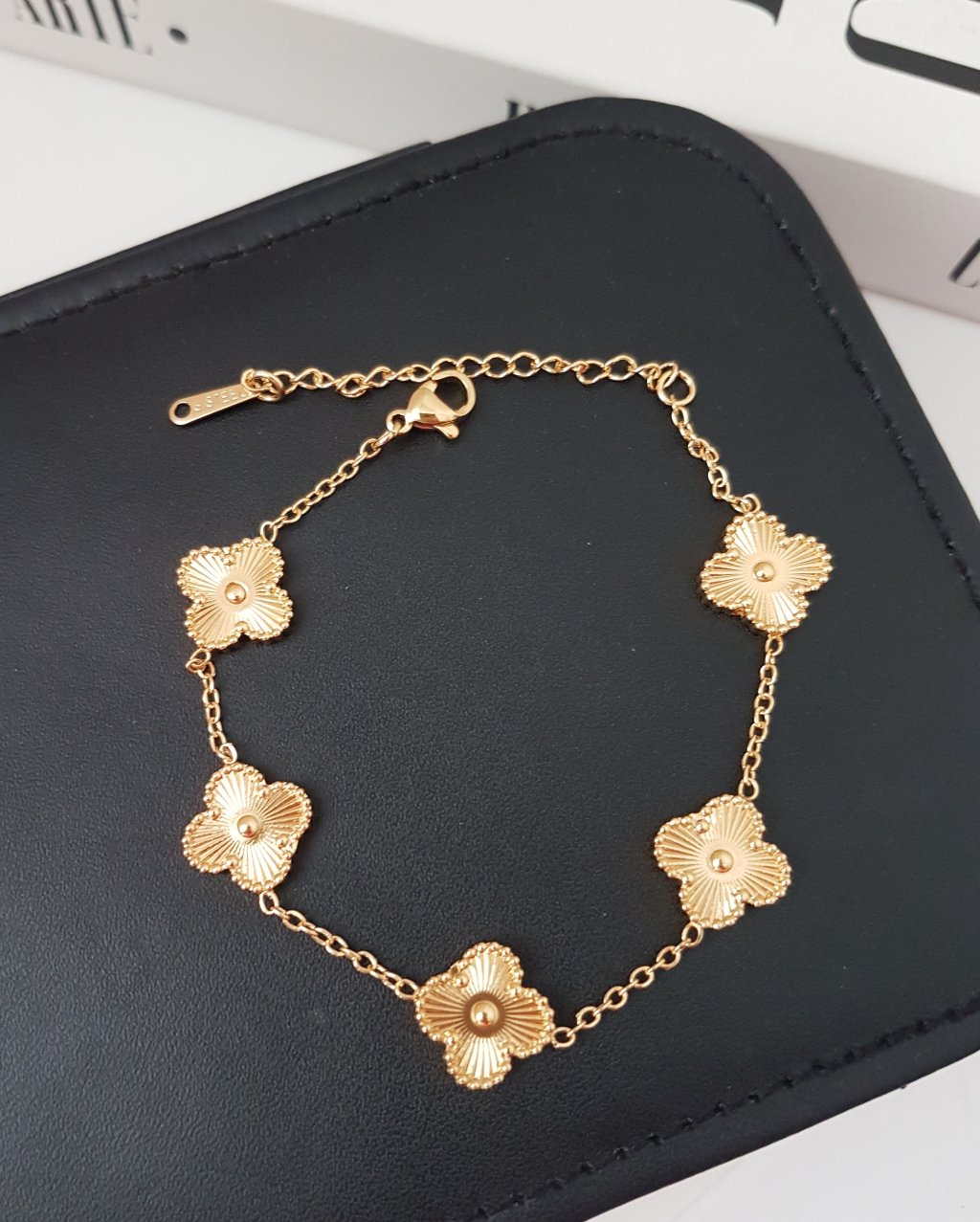 Pulseira Trevo Dourado - Aço Inoxidável