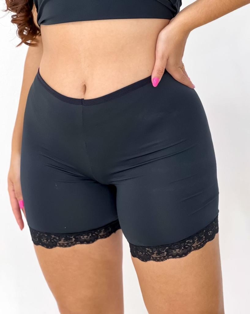 Short segunda pele com renda em micro fibra