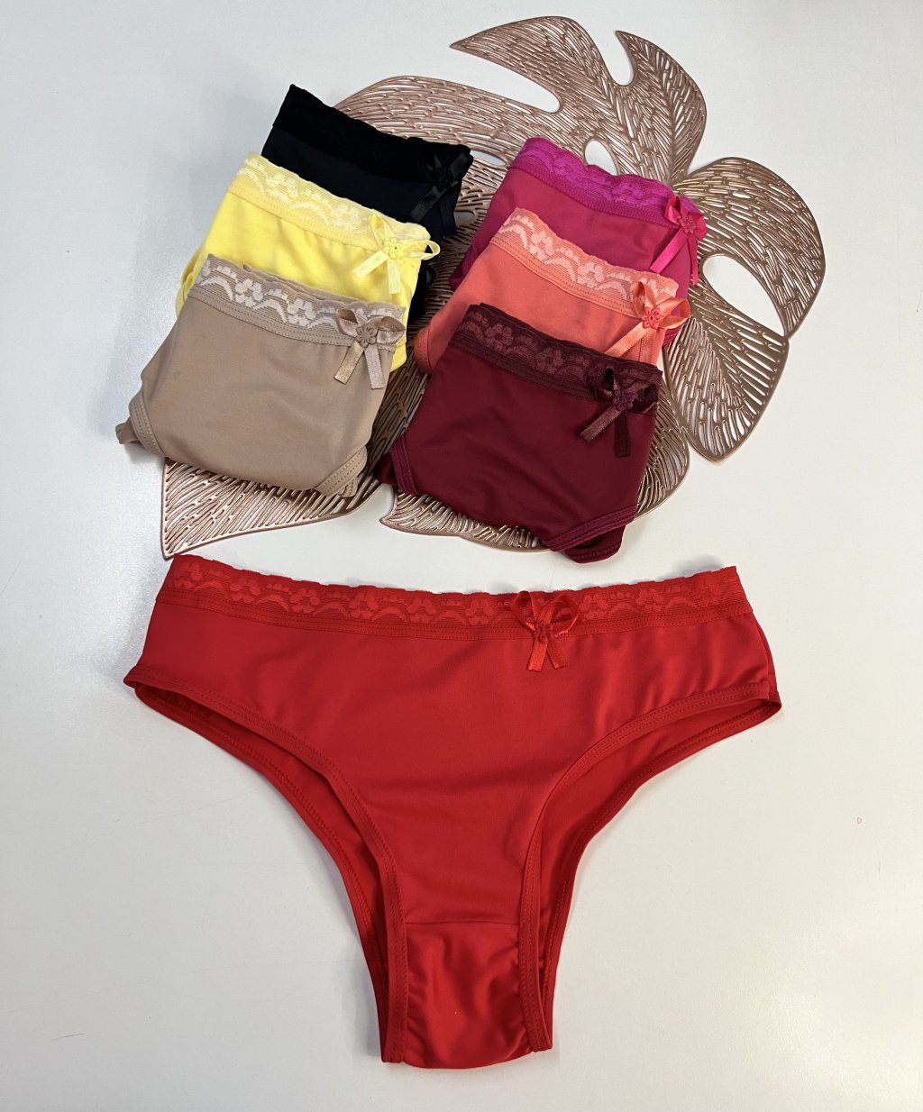 Calcinha renda na cintura lisa 