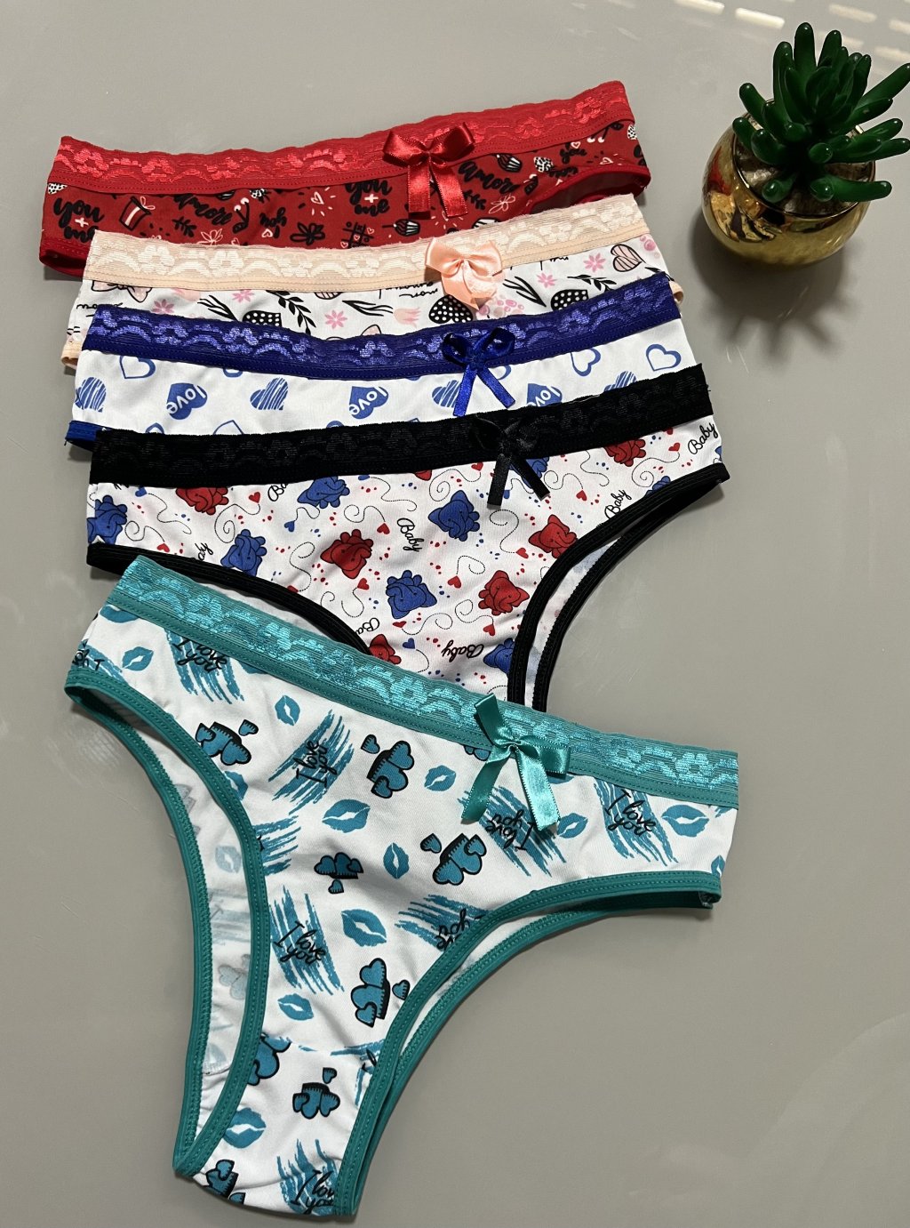 Calcinha renda na cintura estampada