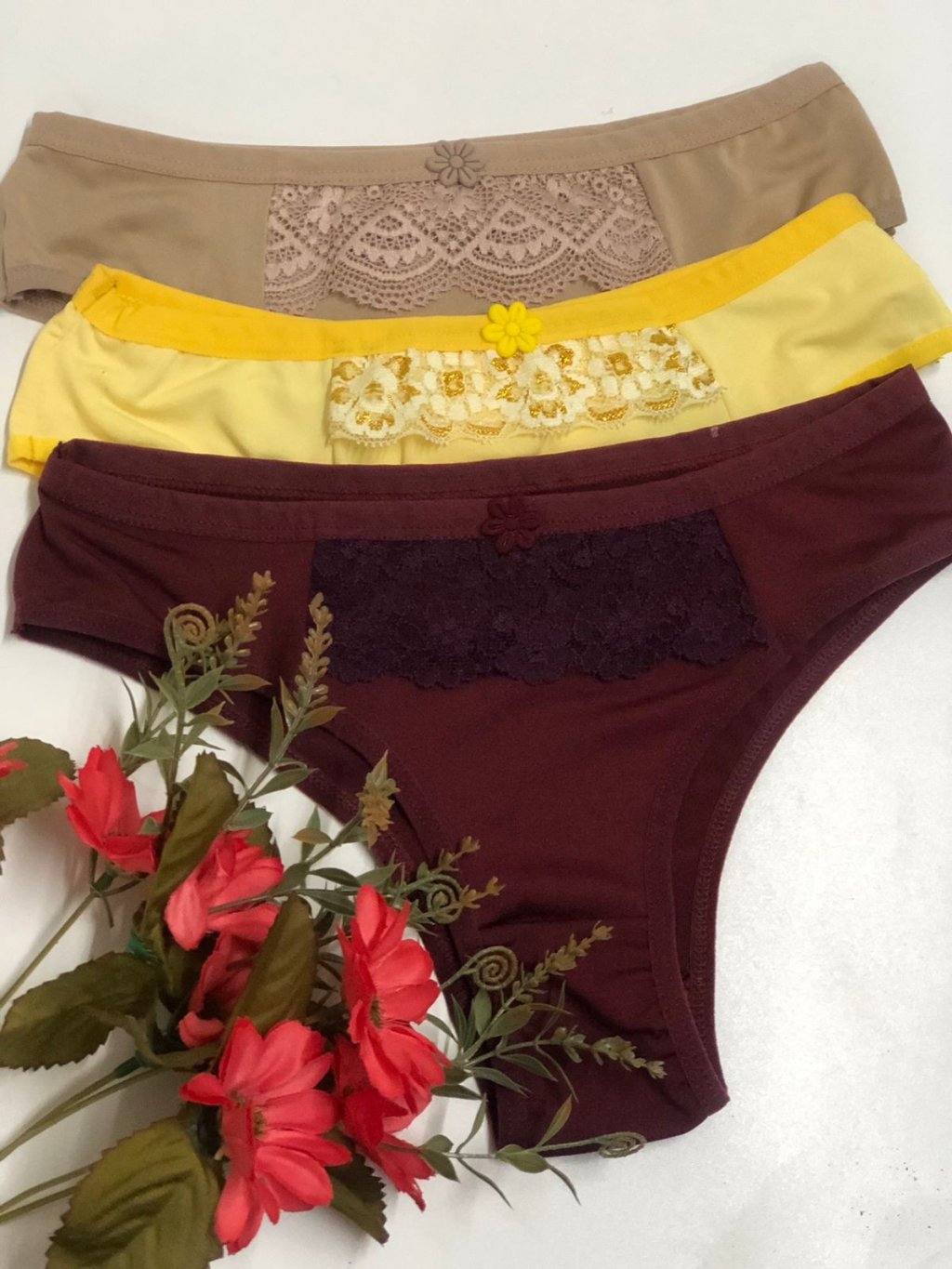 Calcinha renda pequena lisa