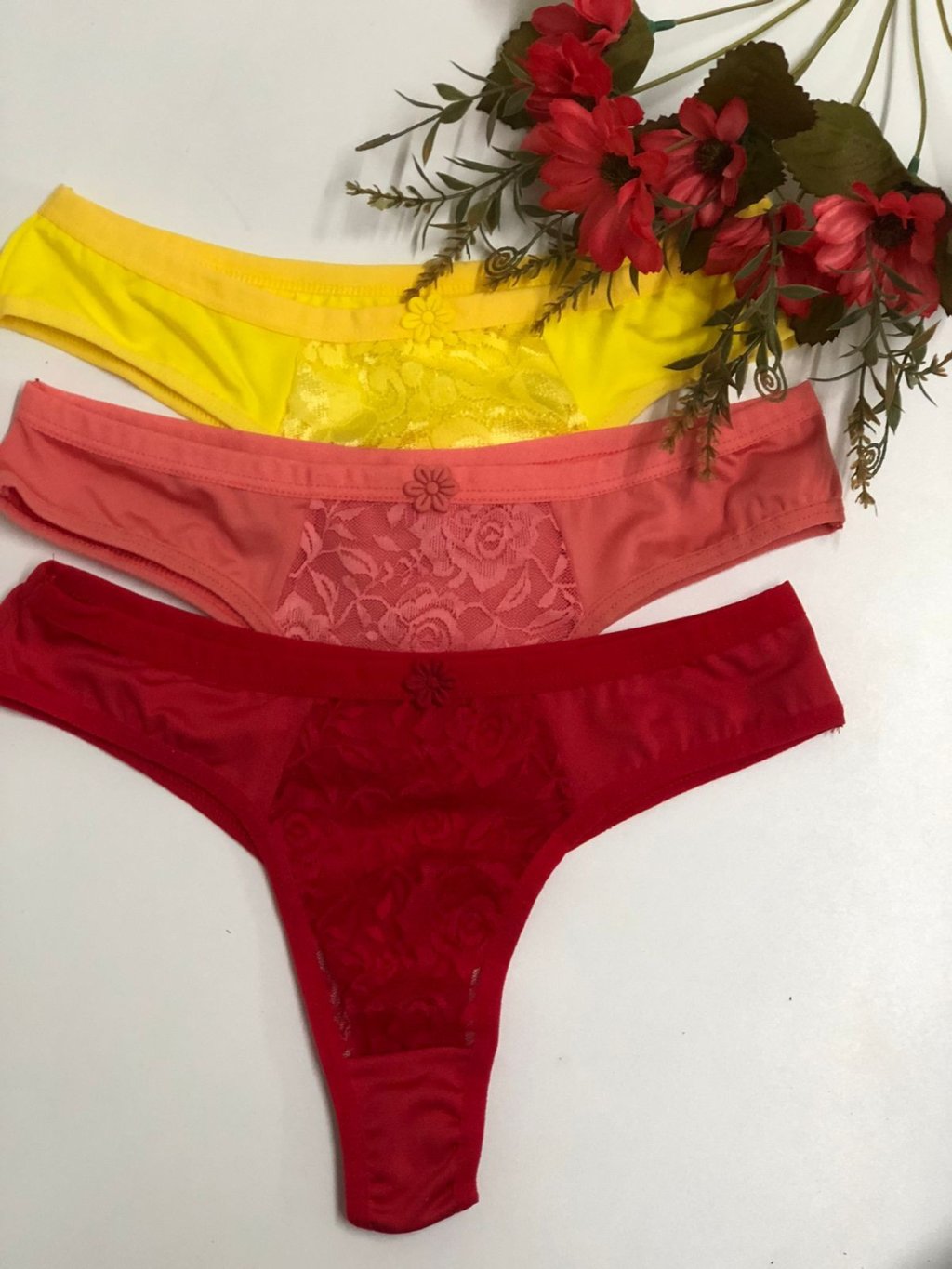 Calcinha fio com renda na frente