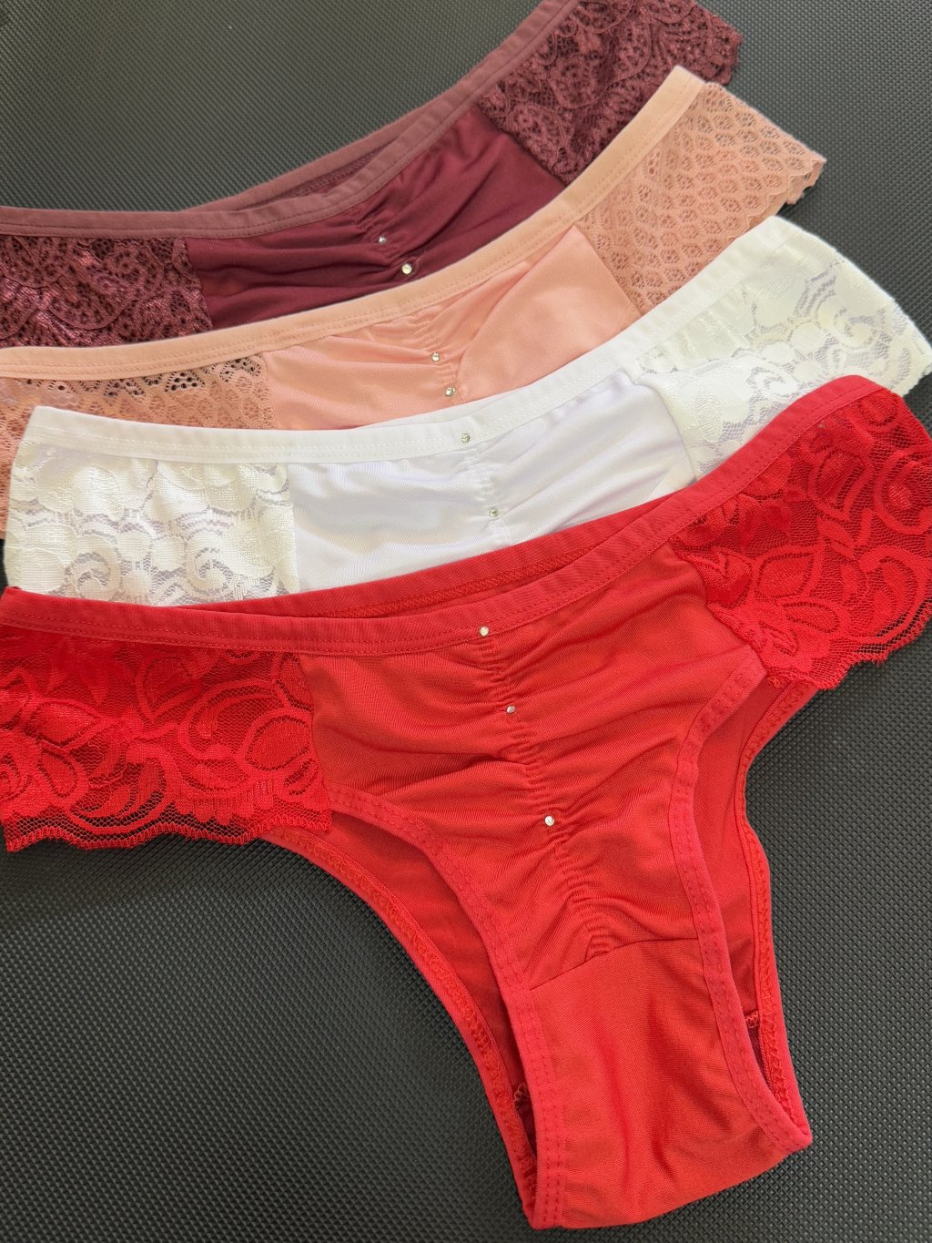 Calcinha renda e brilho