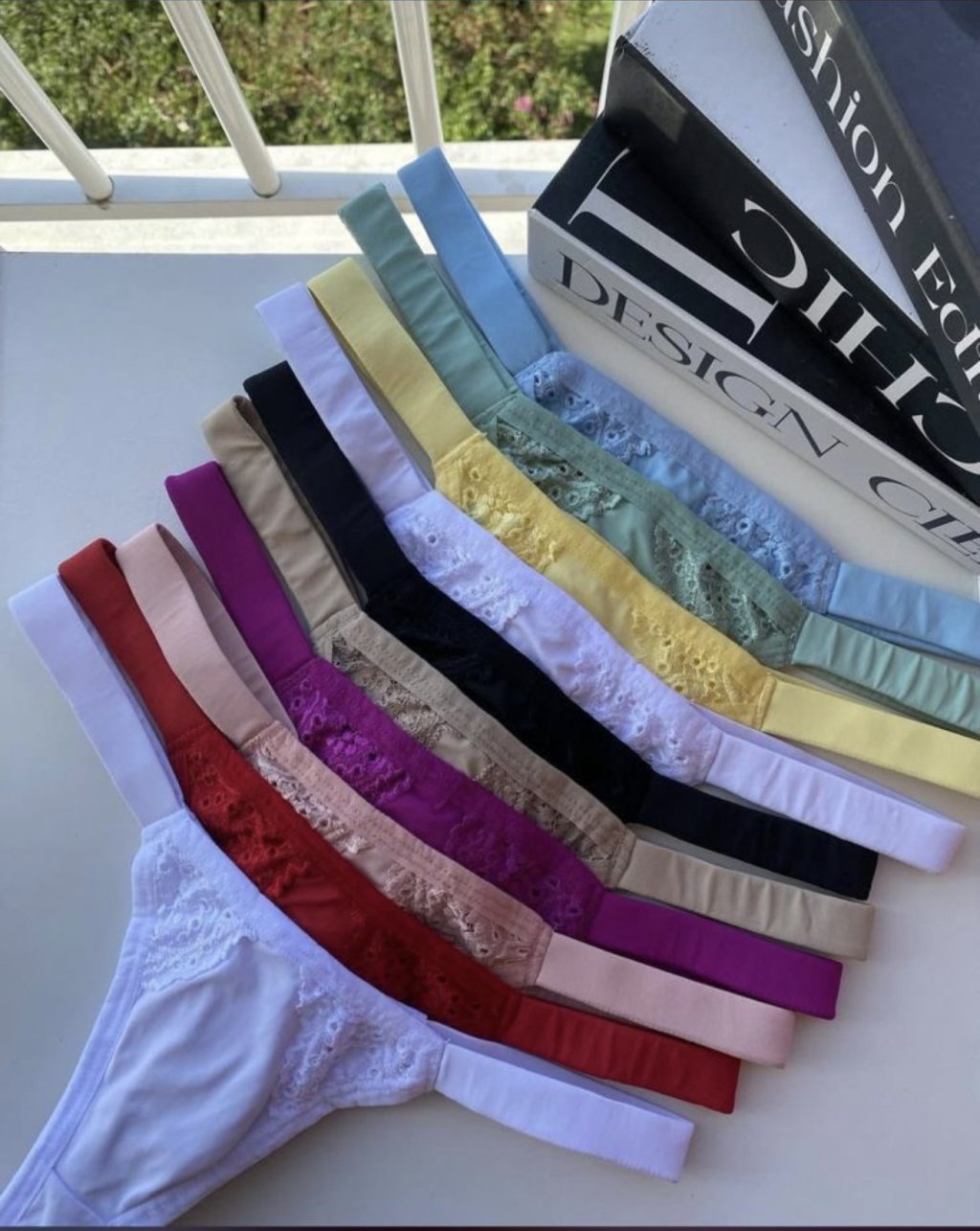 Fio biquíni com detalhe em renda
