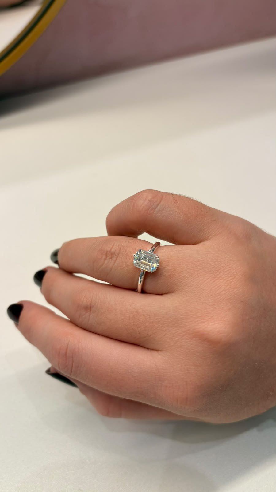 - Anel Moissanite