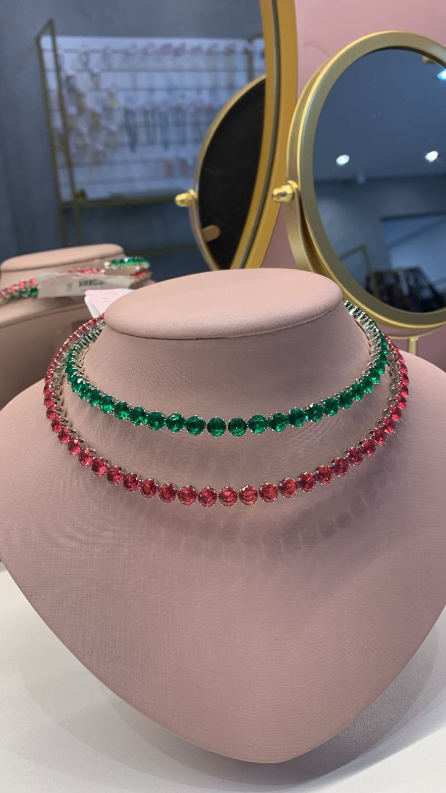 - Choker 