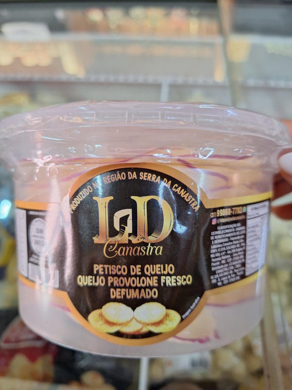 Petisco de queijo provolone fresco defumado- Ld canastra