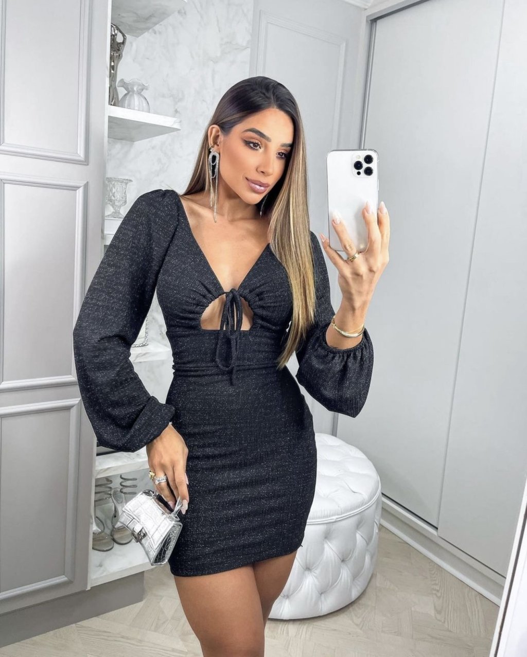 VESTIDO PRETO COM BRILHO PRATA