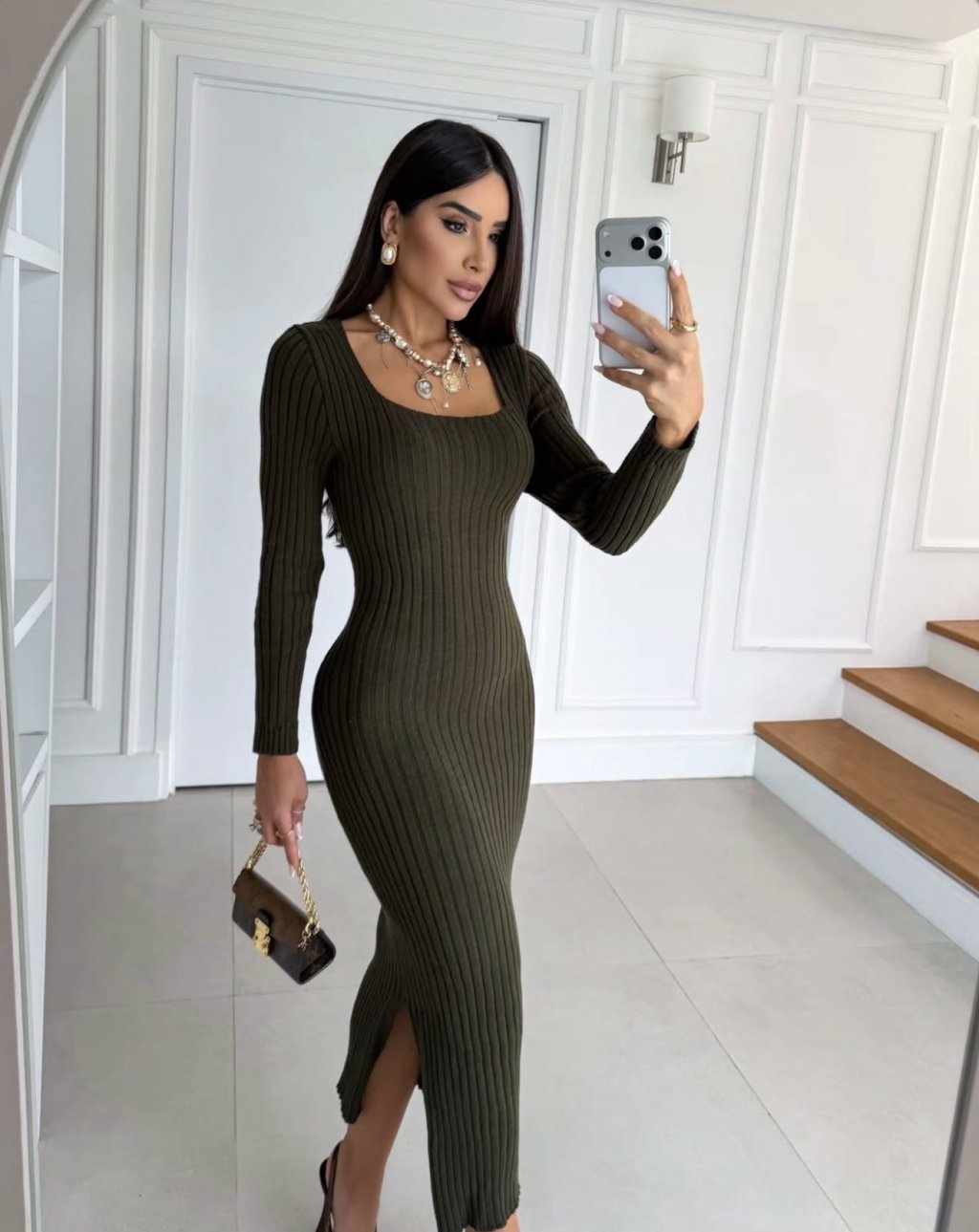 VESTIDO PRETO, MARROM E AREIA