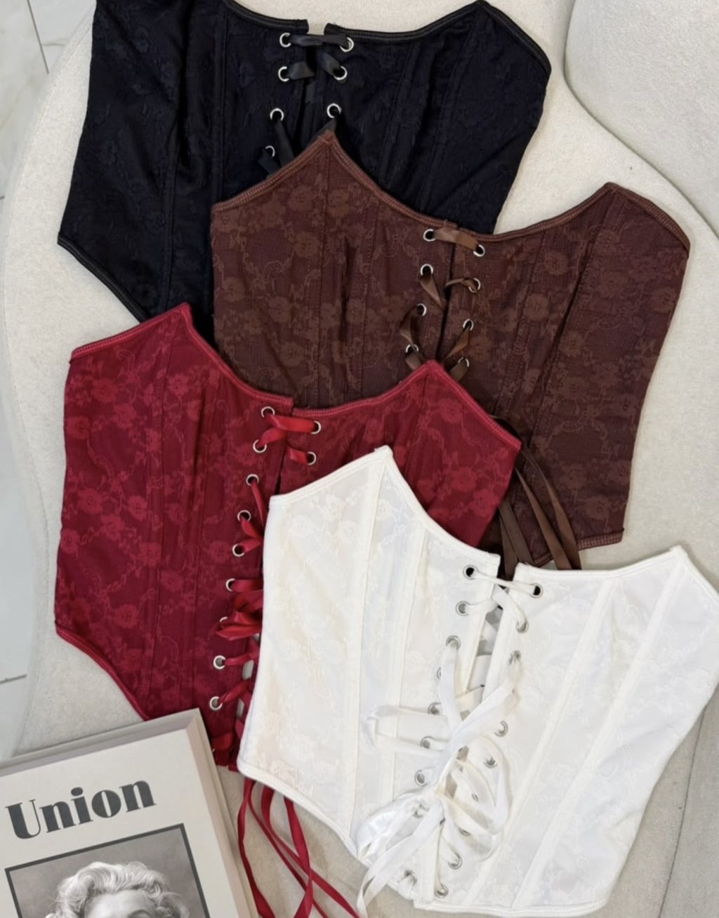 CORSELET PRETO, MARROM E CEREJA