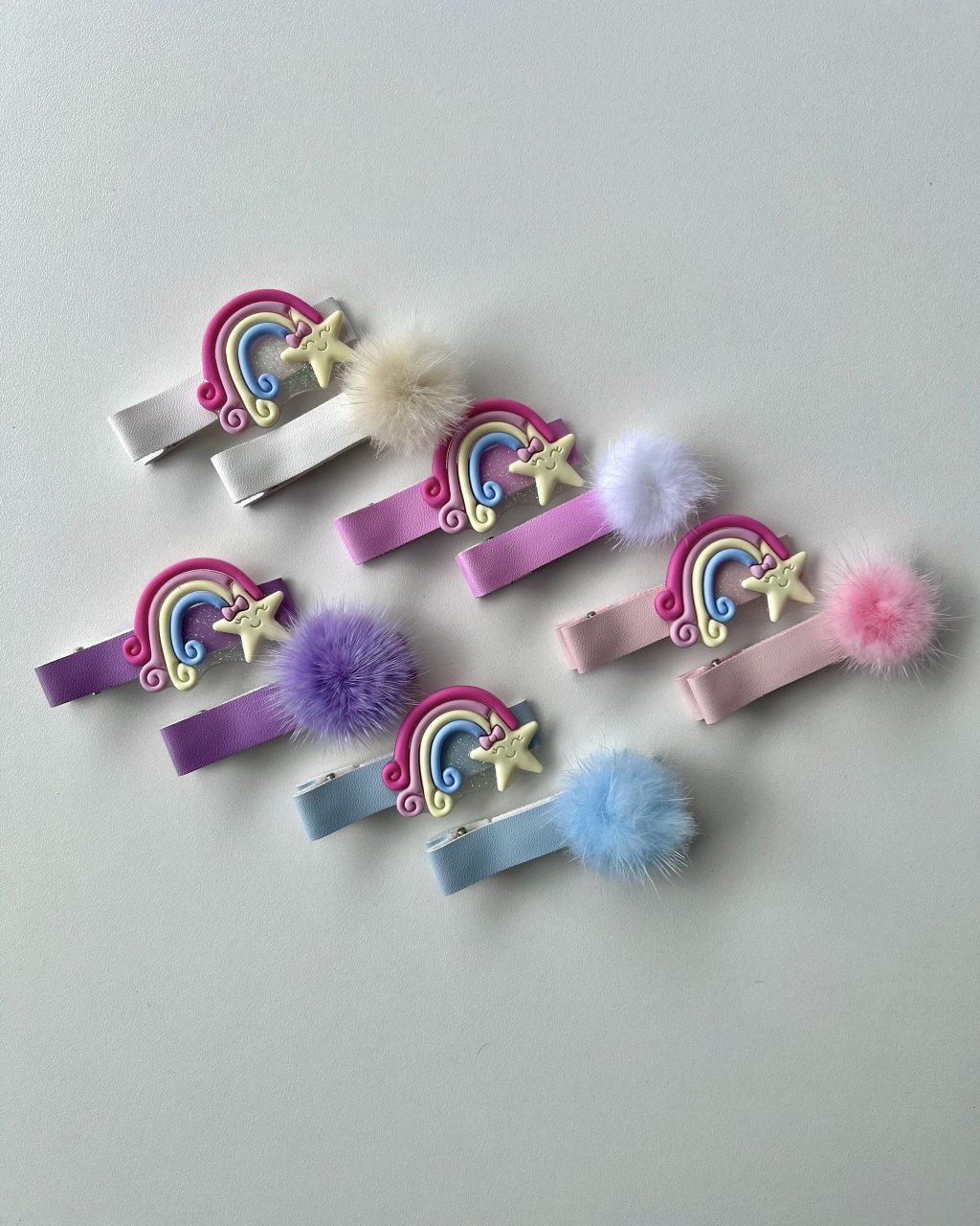 Kit 5 Pares Hair Clip Arco-íris e Pompom 