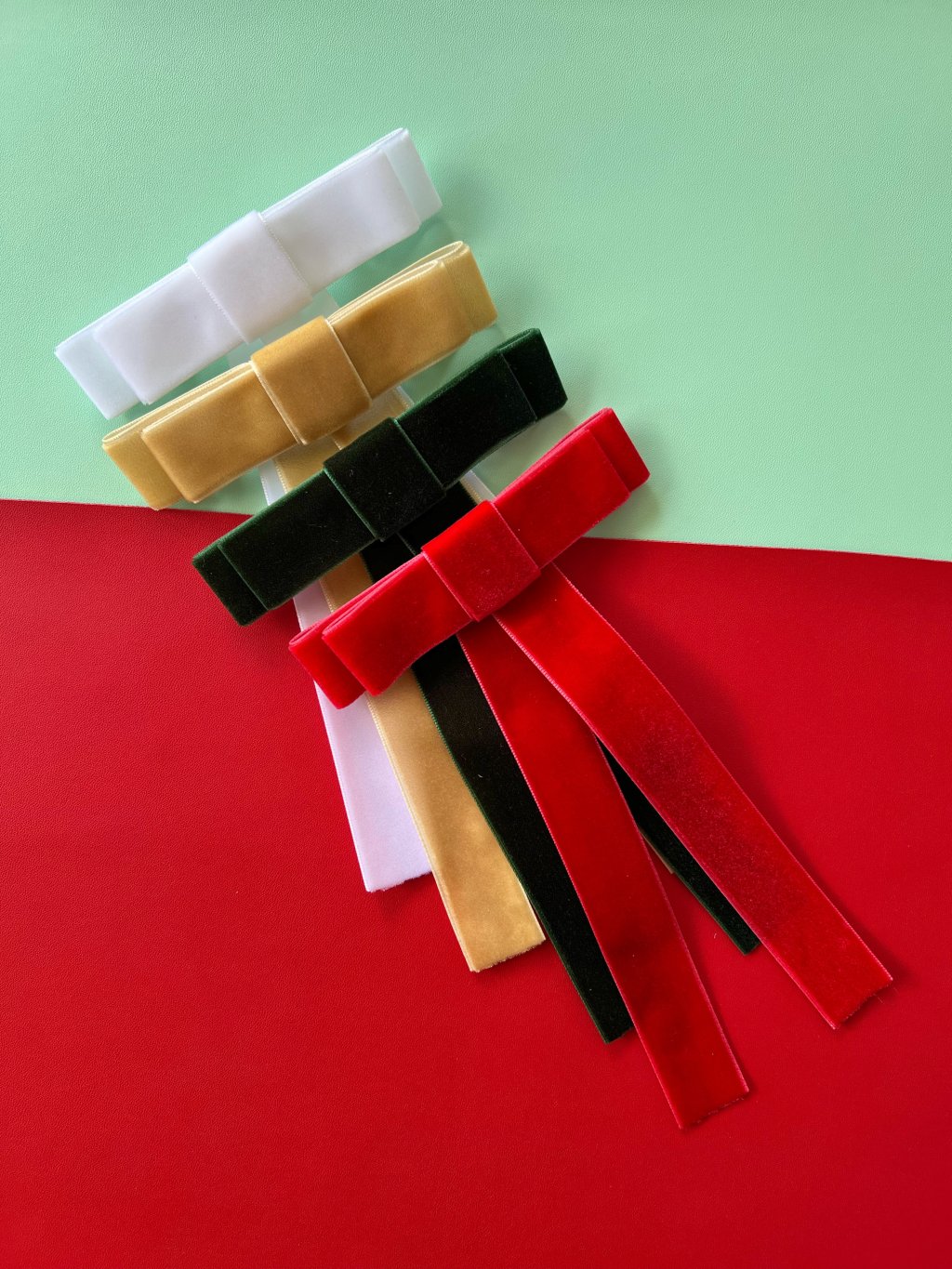 Kit 4 Laços Nana em Veludo na Presilha - Boas Festas