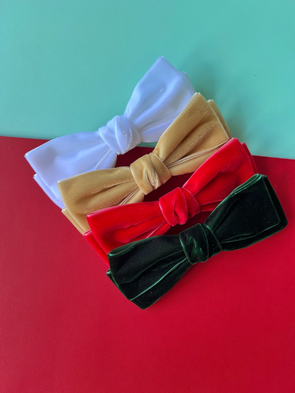 Kit 4 Laços Katrin em Veludo na Presilha - Boas Festas