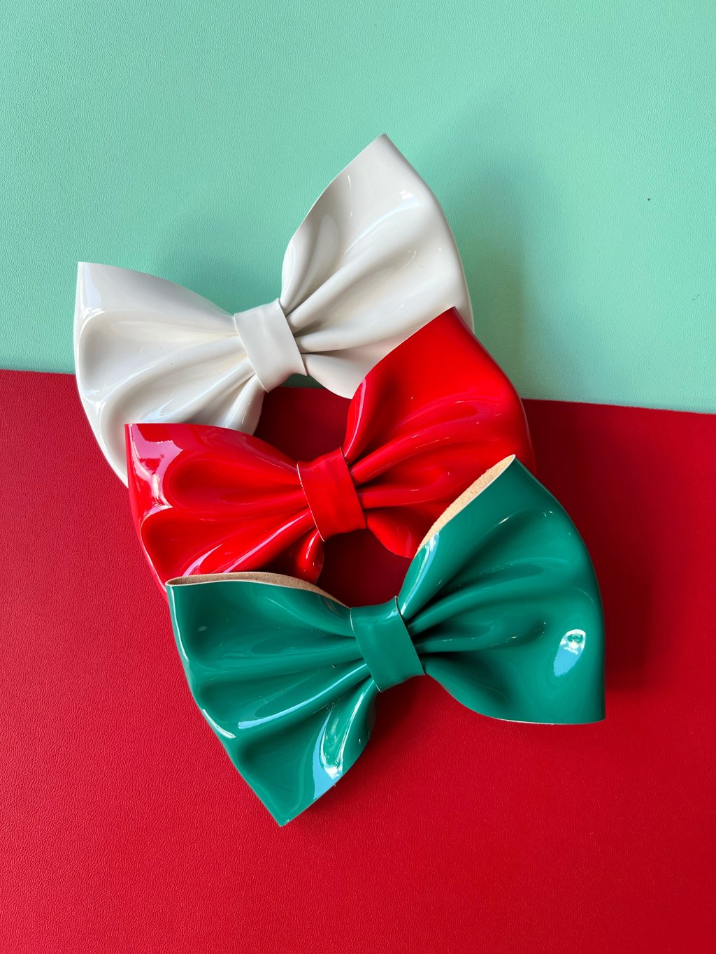 Kit 3 Laços em Verniz Médio no Bico de Pato - Boas Festas