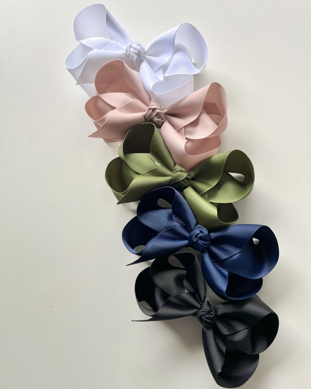 Kit 5 Laços Boutique Gorgurão Tamanho G no Bico de Pato G01 - Coleção Outono/Inverno 25