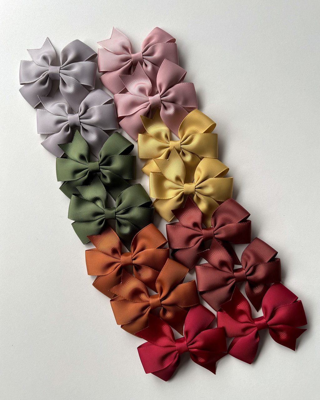 Kit 14 Laços Cata-vento Tamanho Pequeno Gorgurão no Bico de Pato P02 (7 pares) - Coleção Outono/Inverno 25