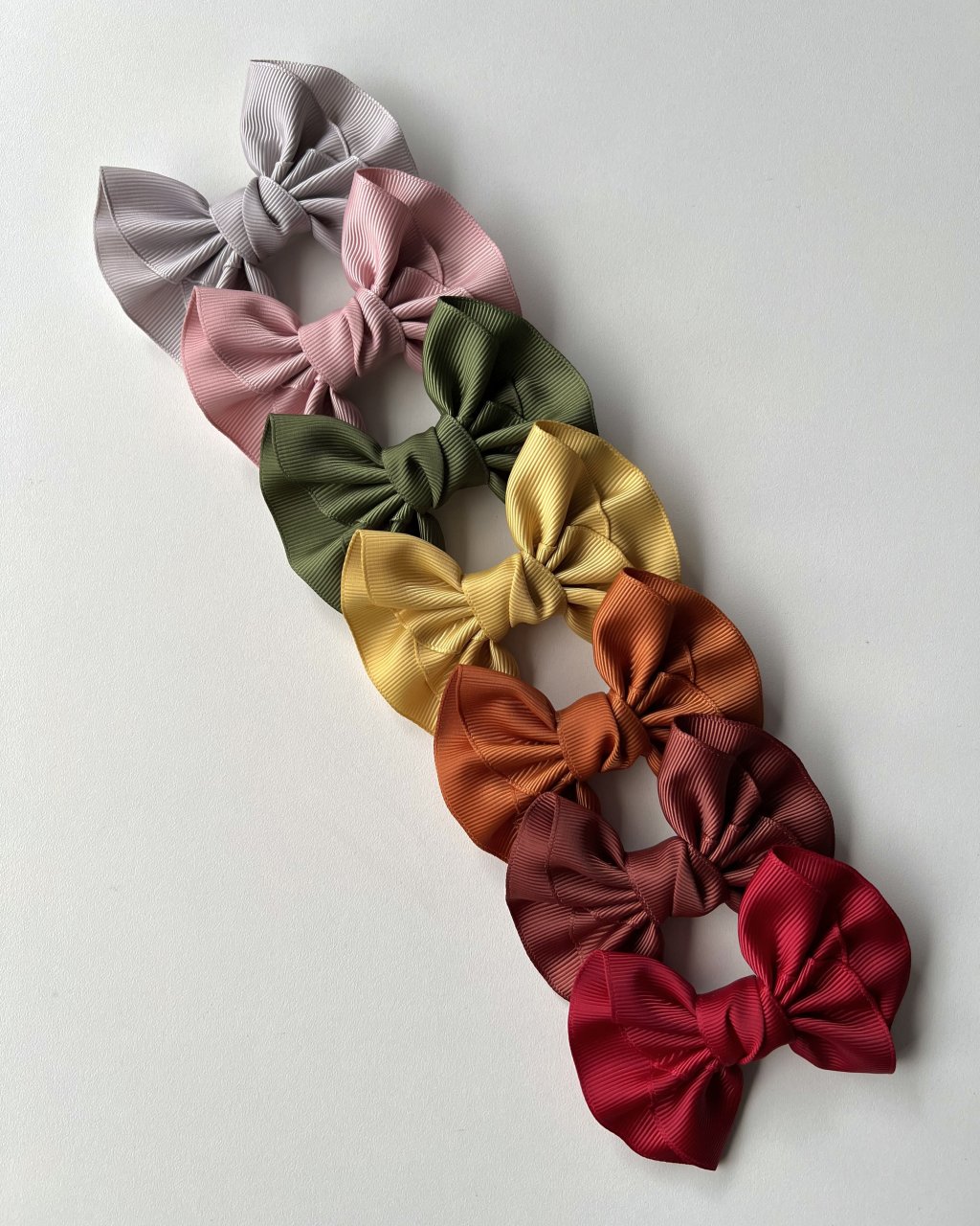 Kit 7 Laços Franzidos Médio Gorgurão no Bico de Pato M07 - Coleção Outono/Inverno 25