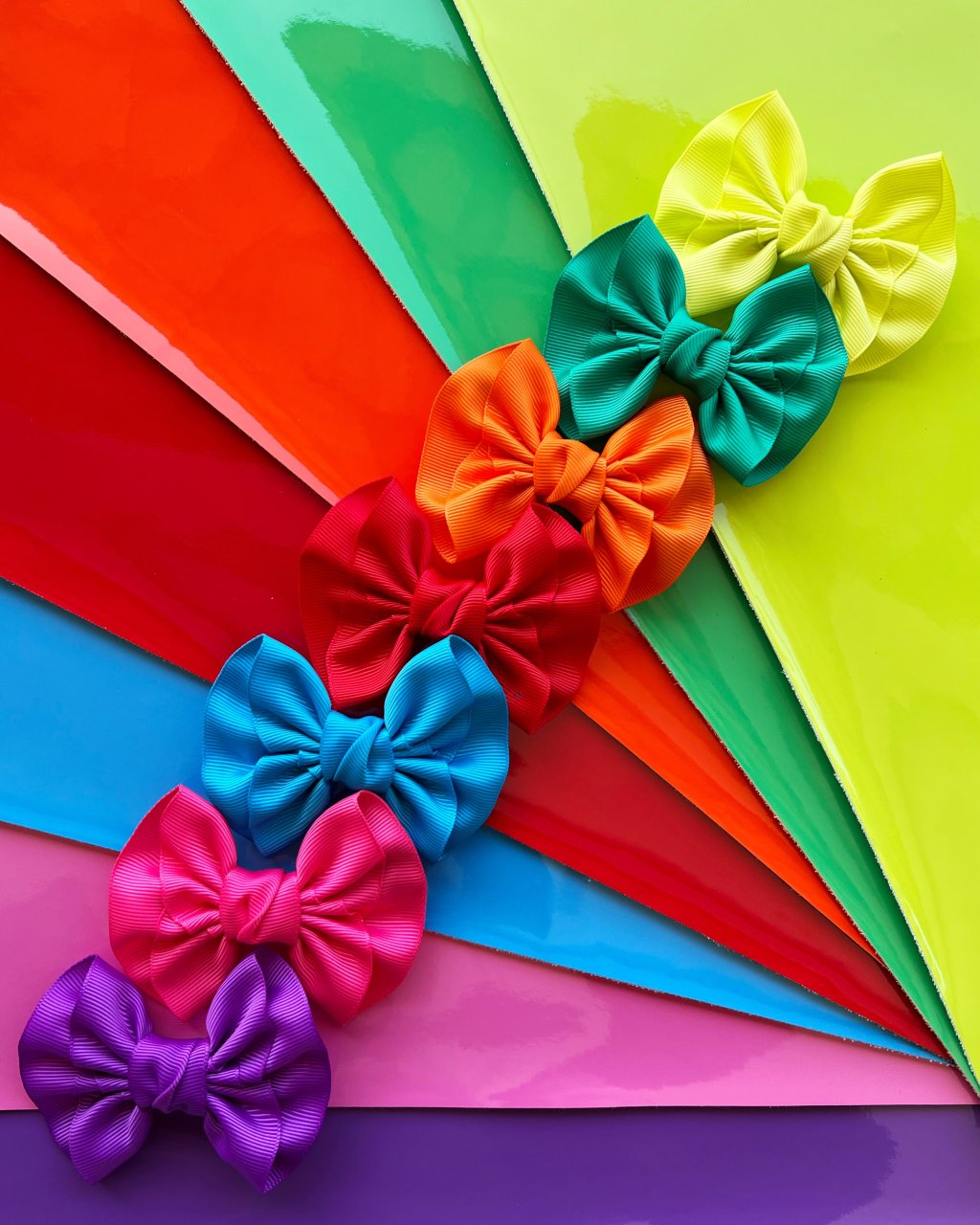 Kit 7 Laços Franzidos Gorgurão Tamanho Médio no Bico de Pato - Coleção Rainbow