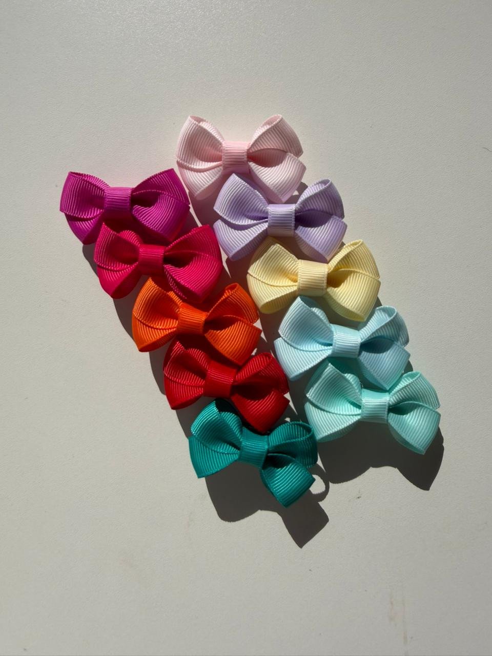 Kit 10 Lacinhos Micro em X MC05 no Bico de Pato ou Faixinha - Coleção Verão 26