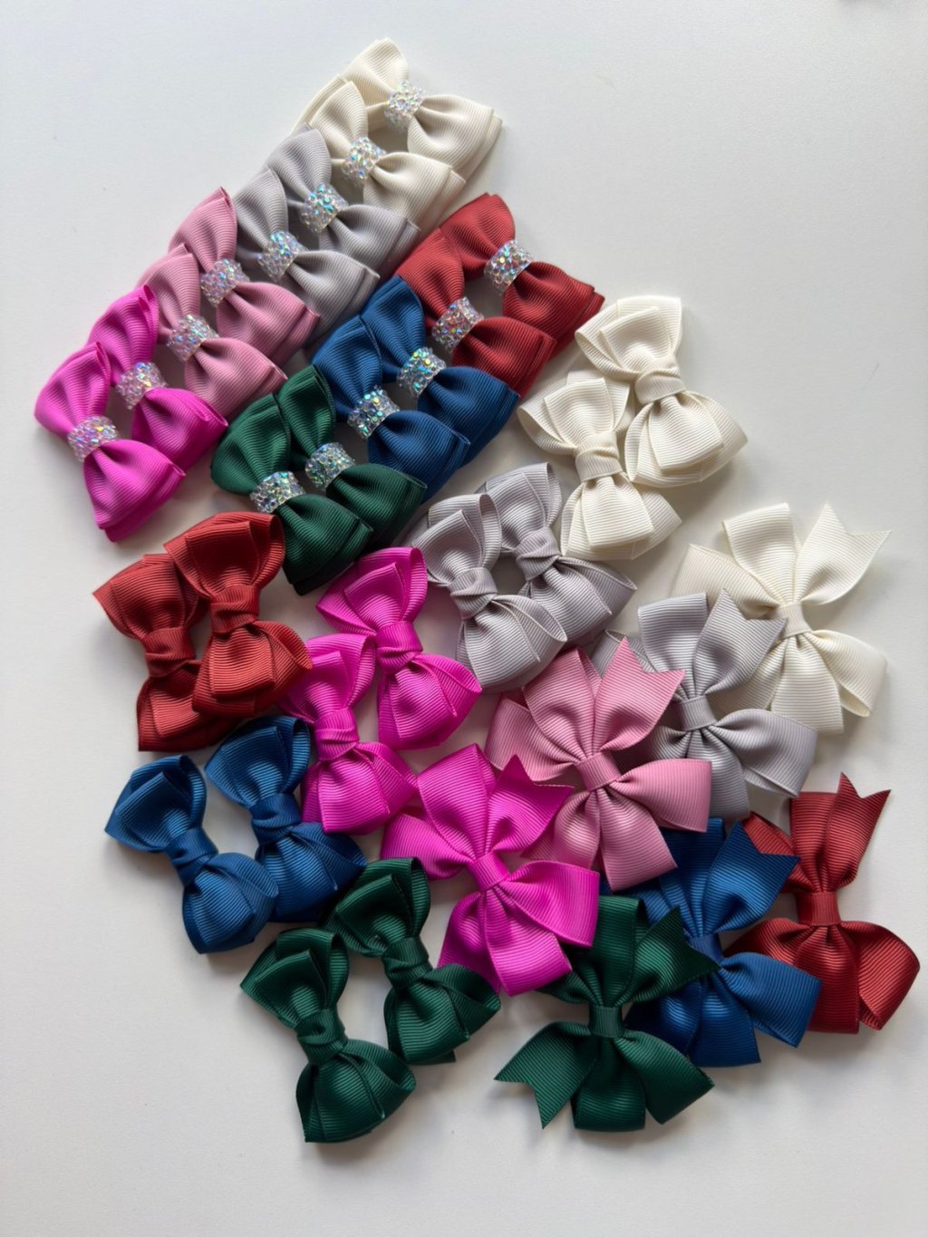 Kit 35 Laços tamanho P Gorgurão no Bico de Pato ou Faixinha - Coleção Outono/Inverno 26