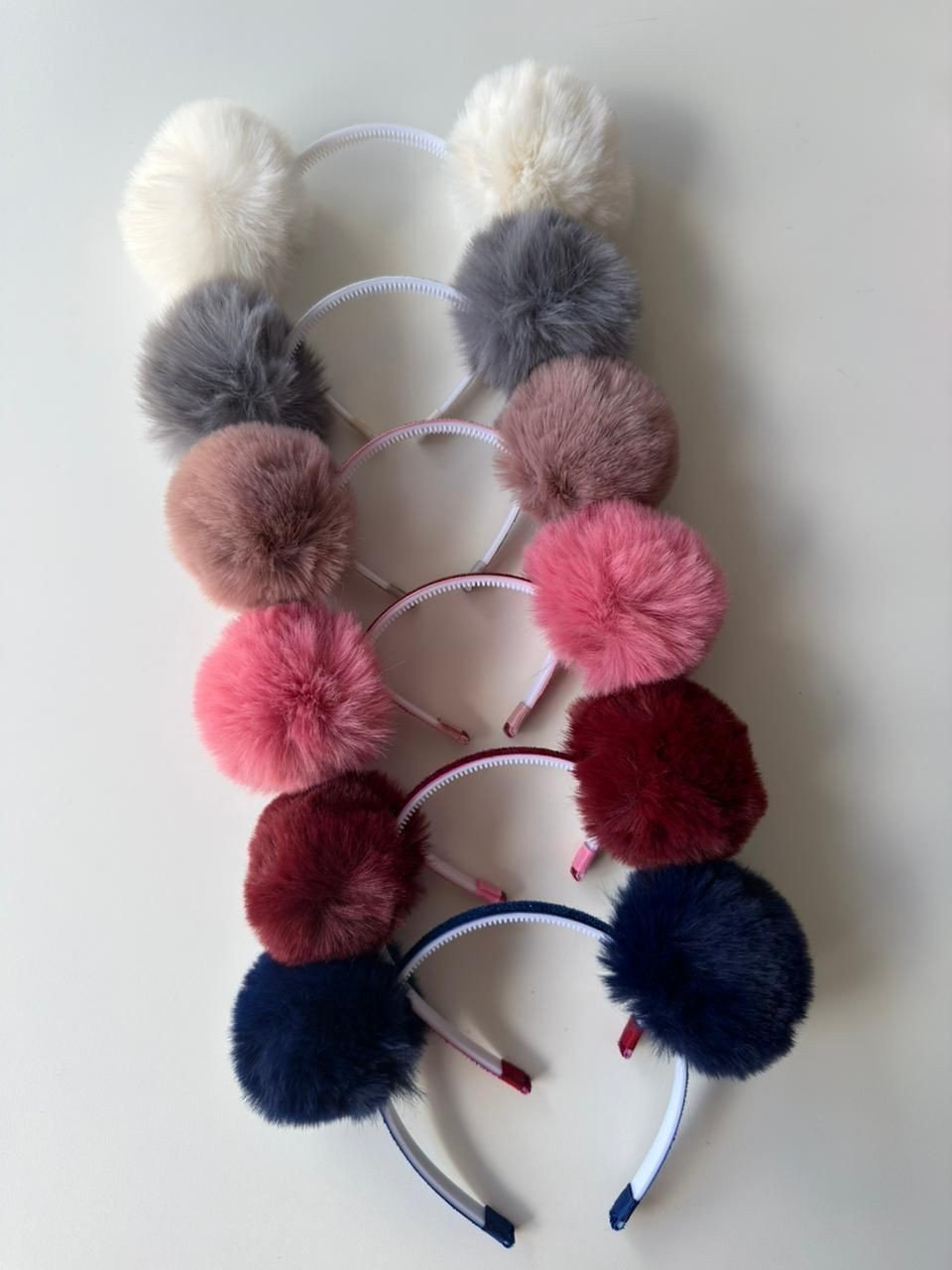 Kit 6 Tiaras Glitter Pompom Urso Pelinho Coleção Outono/Inverno 26