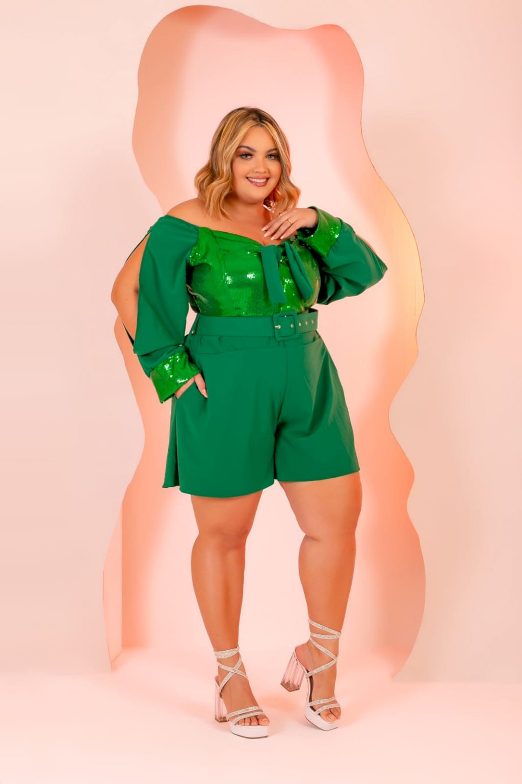 Macaquinho manga aberta com paetê. Ref: 445