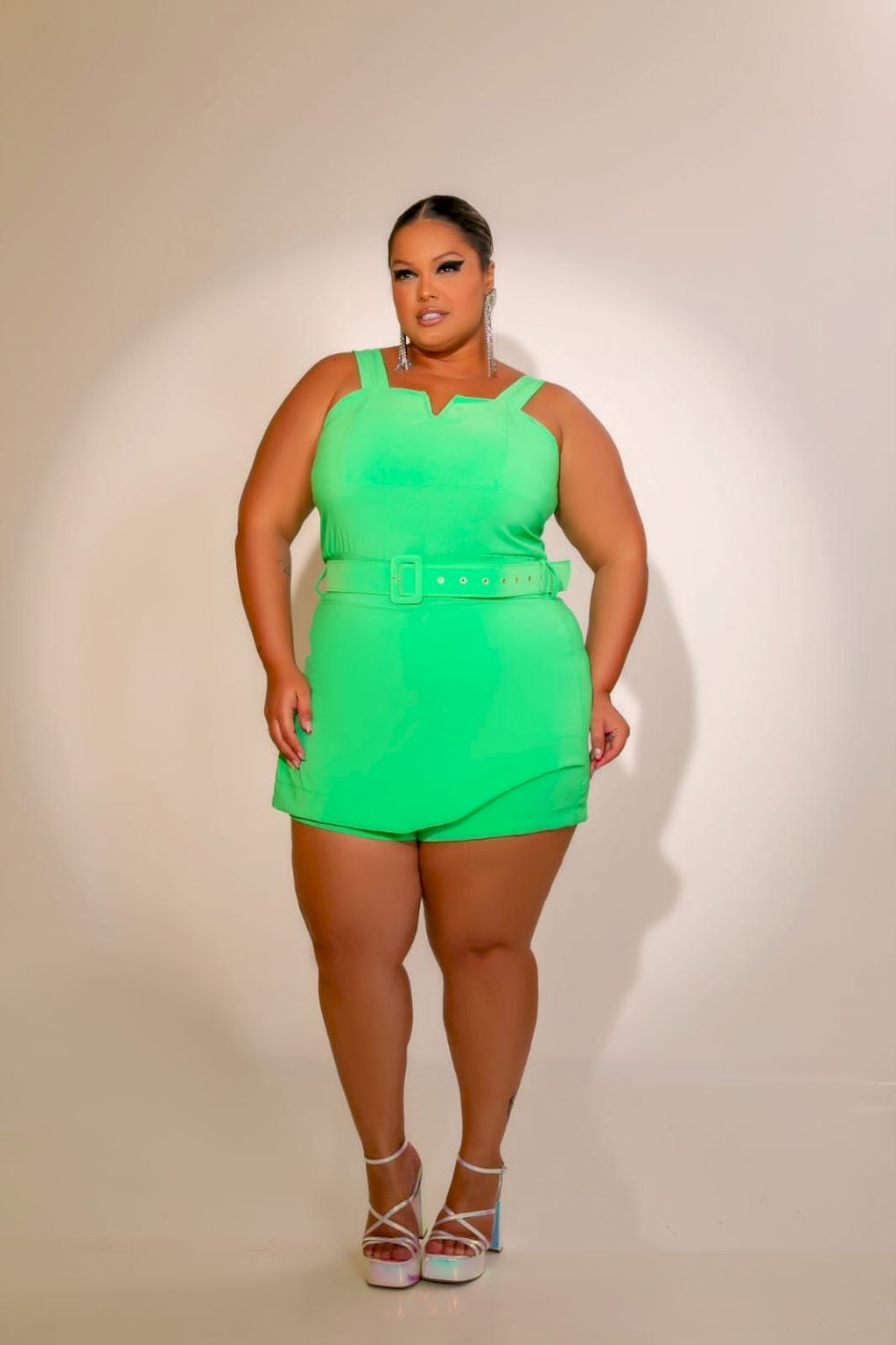 Macaquinho short saía e alça. Ref: 625