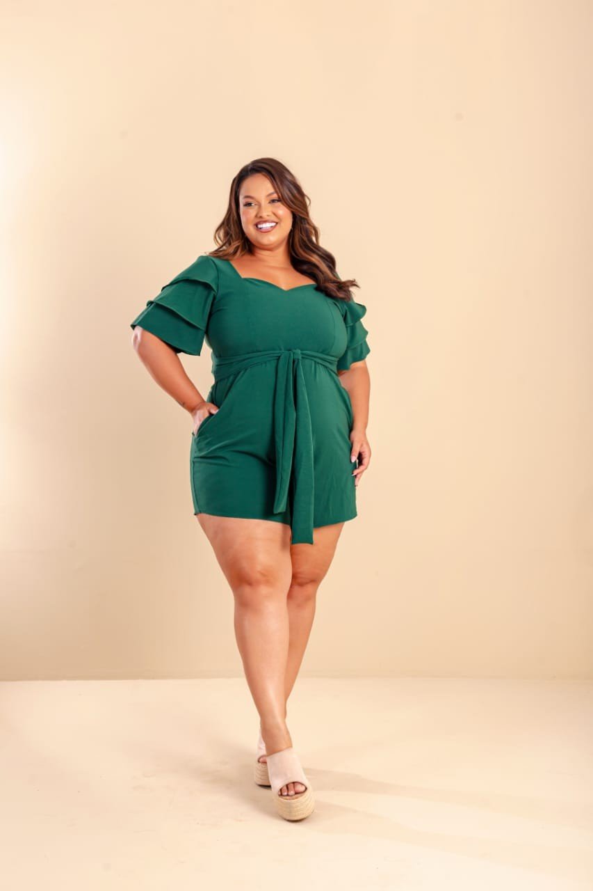 Macaquinho manga 3 babados com faixa. Ref: 1392