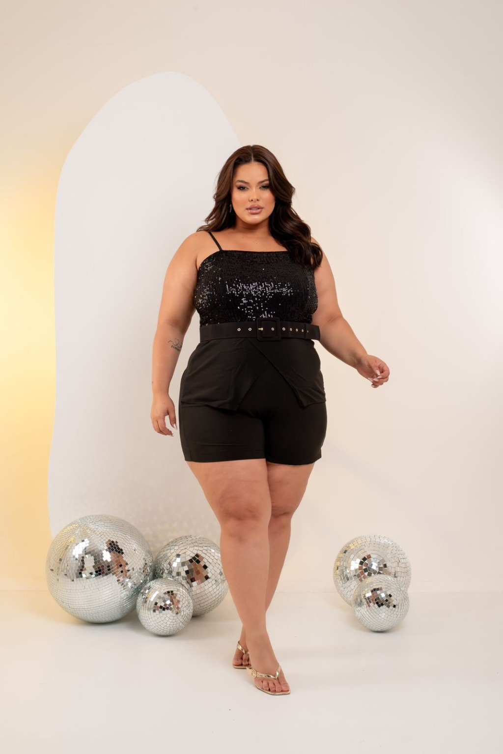 Macaquinho de alça com paetê. Ref: 2003