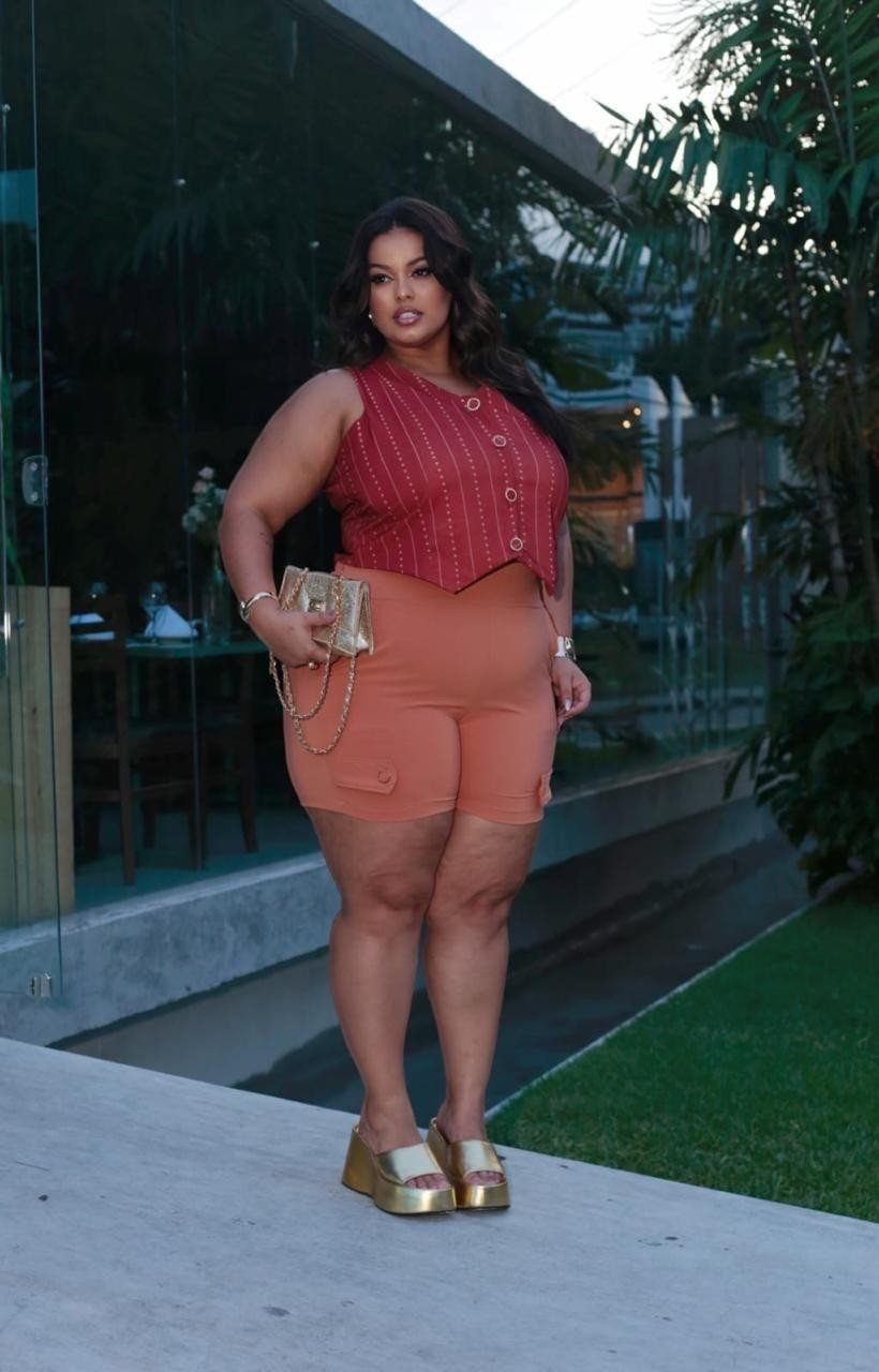 Conjunto com crooped de botão coberto ref 1531