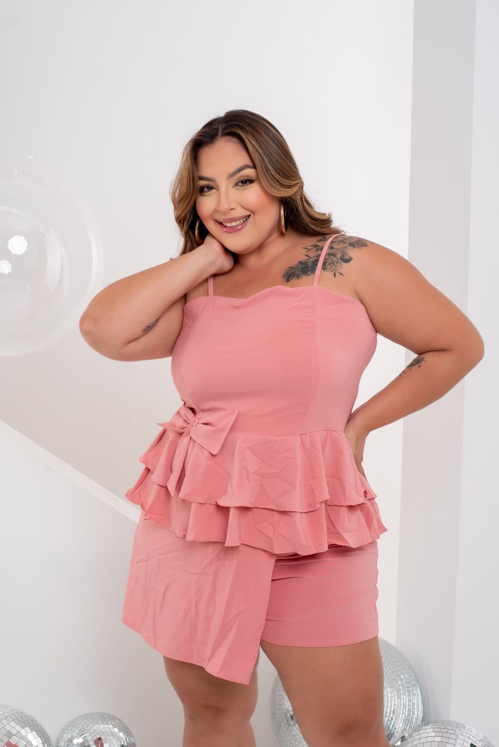 Macaquinho MIDSIZE alça +laço e babado na cintura ref1996