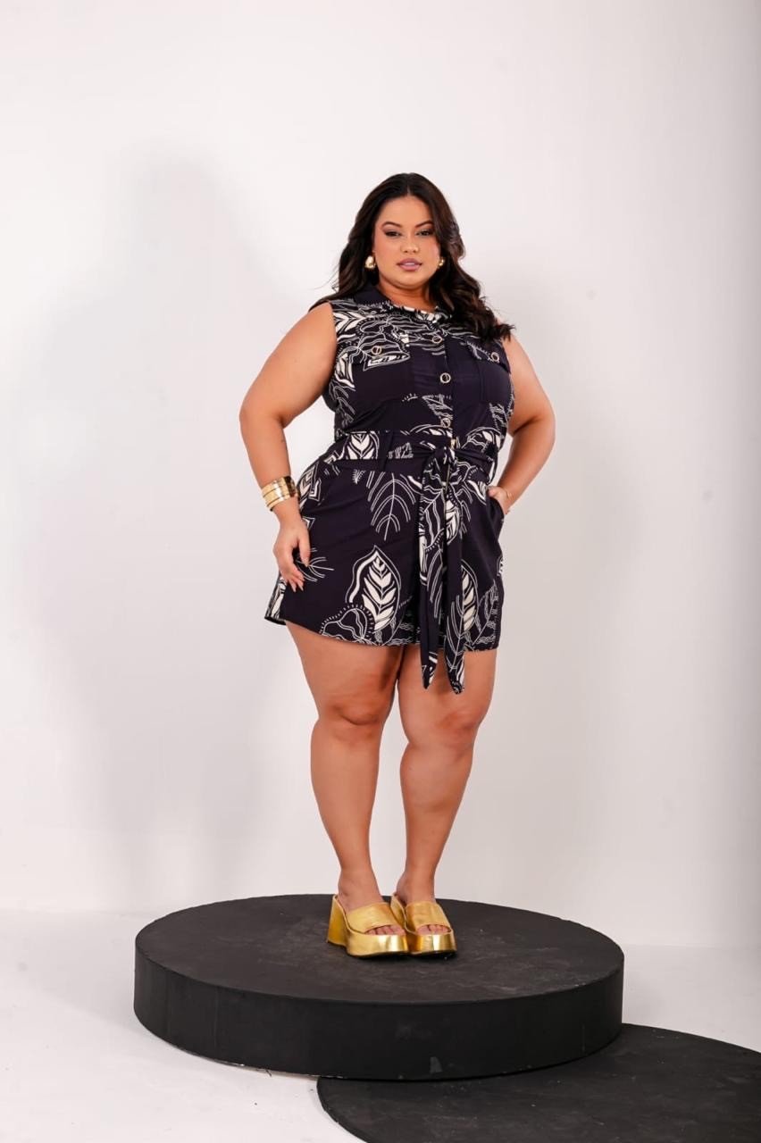 Macaquinho estampado botão e faixa. Ref: 1618