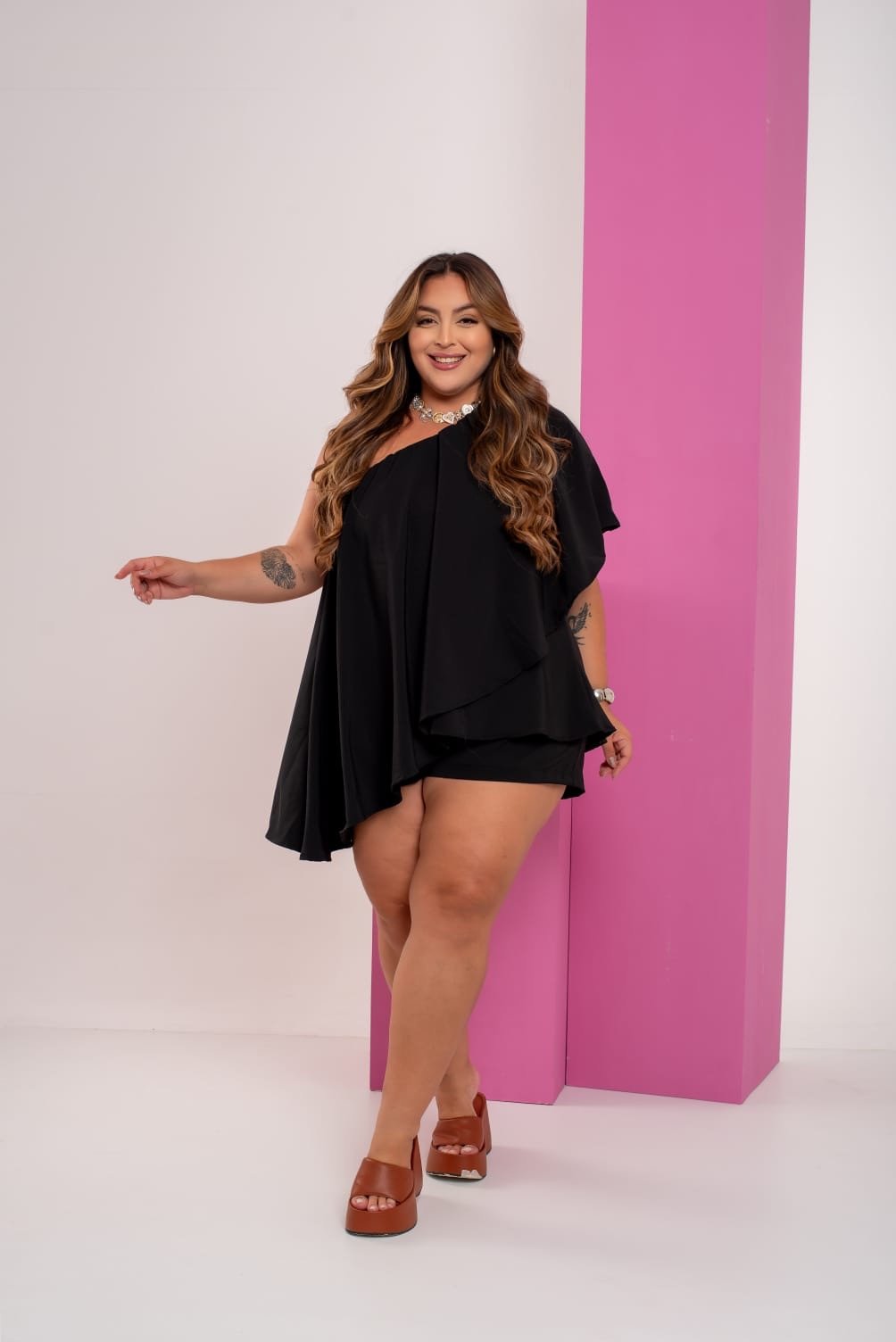 Macaquinho MIDSIZE 1 ombro + babado ref2093