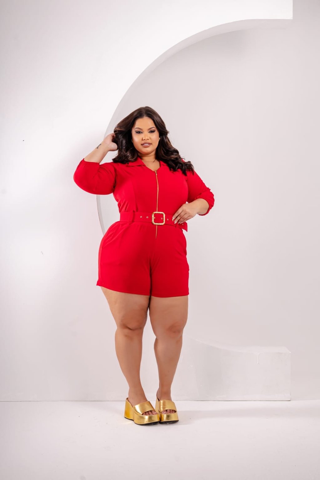 Macaquinho gola e zíper com cinto. Ref: 1654