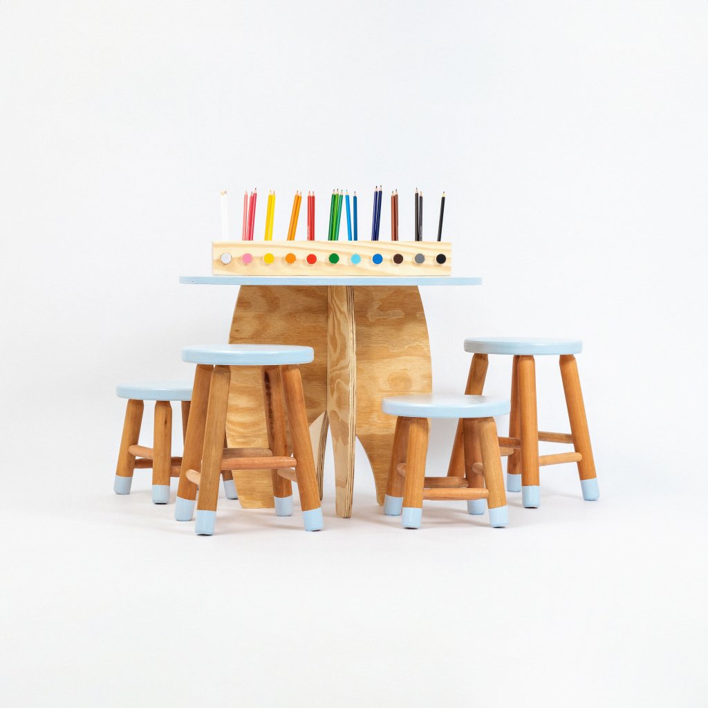 Mesa de Atividades Com banquinhos + Porta Lápis de Colorir Montessori